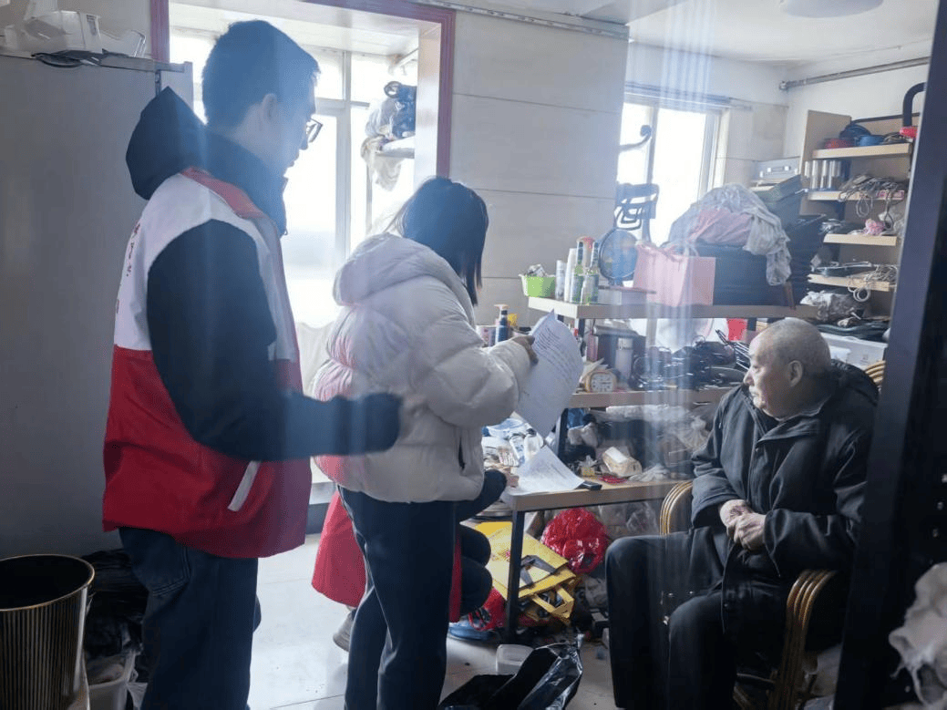 守望灯明暖耆心——裕安区月亮岛社区“亮灯